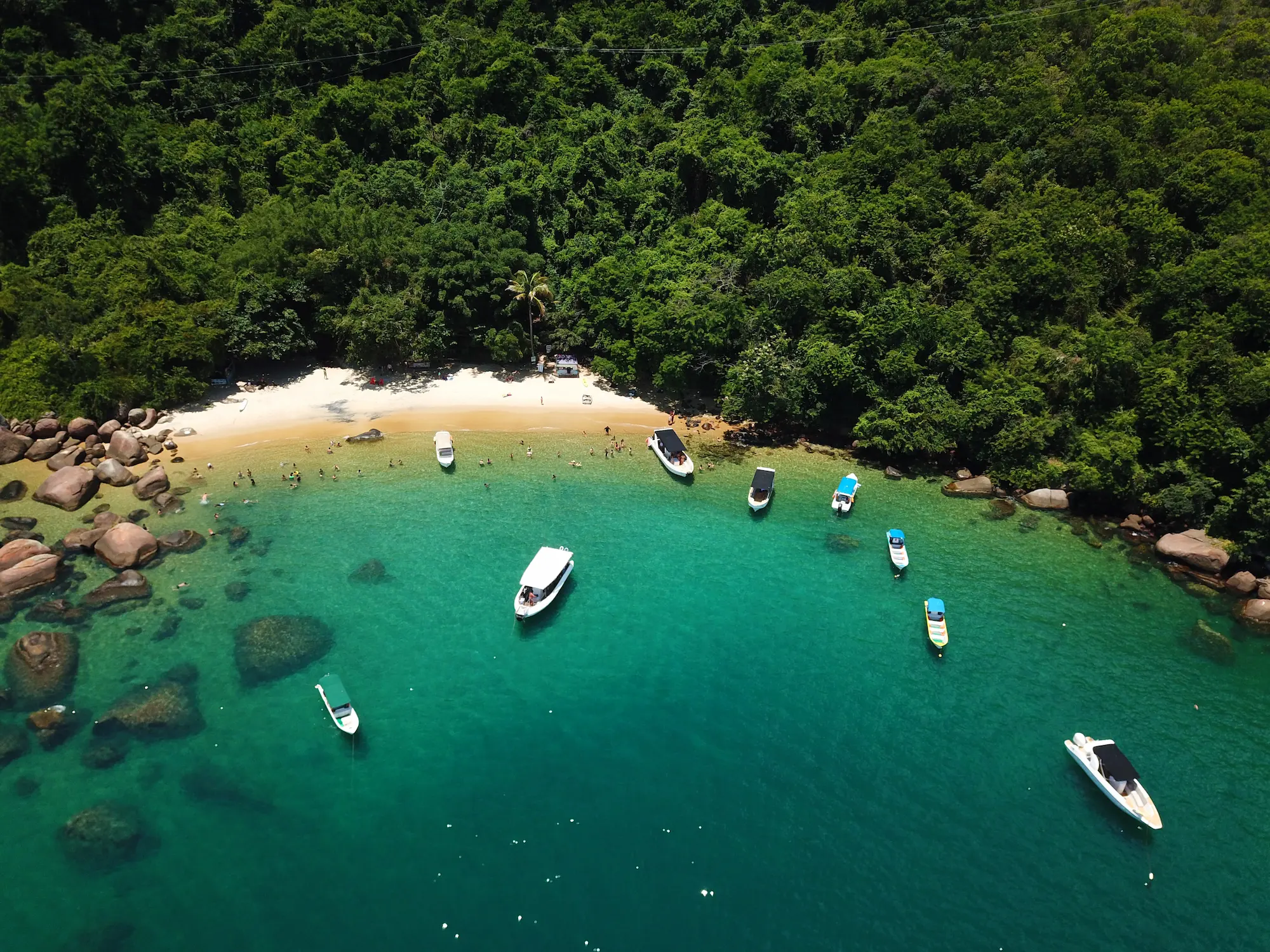 Feiticeira Beach, parada do roteiro Half Island
