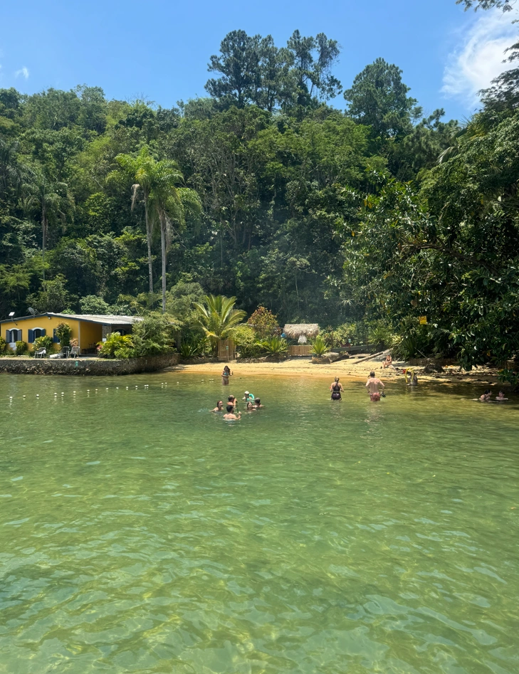 Love Beach, parada do roteiro Half Island