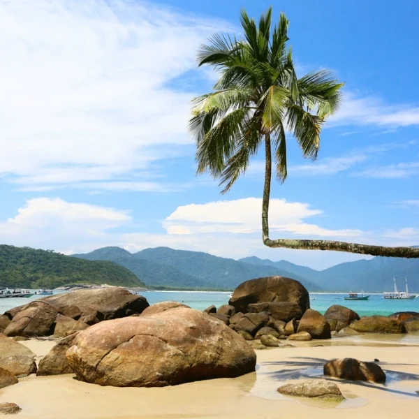praia-do-aventureiro-2