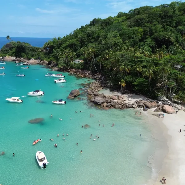 praia-do-aventureiro-3