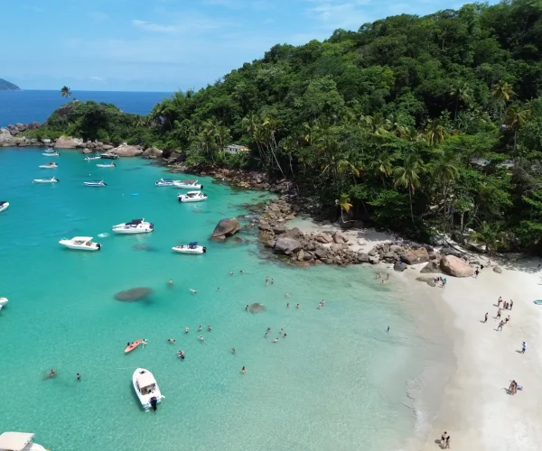 praia-do-aventureiro-3